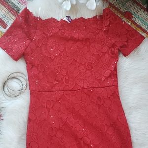 ❤3/$20 Off shoulder knee length

Dress Size s